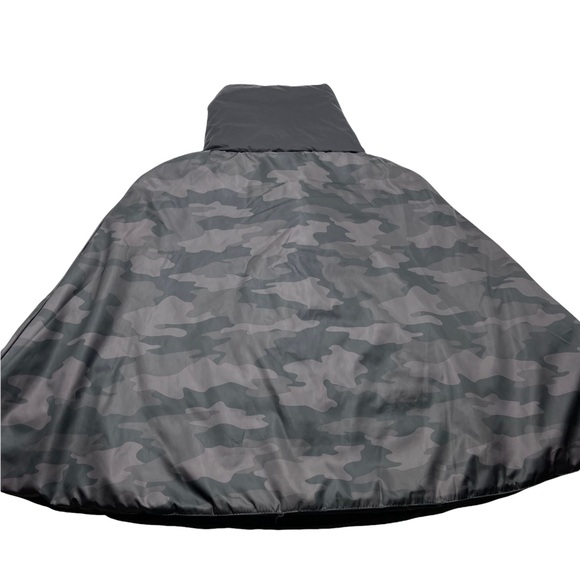 KYODAN| Reversible Puffer Capelet, Blk/Camo high neck, with snaps EUC - Picture 11 of 16